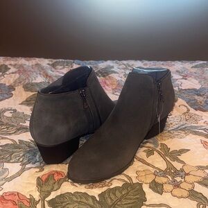 Blondo Dark Grey Suede Waterproof Ankle Boots Women’s 11 Wide